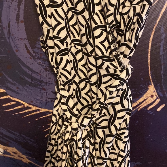 BCBG Maxazria wrap dress. Excellent condition - Picture 2 of 9